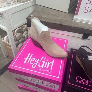 Women's Tan Ankle Boots